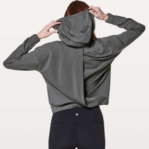 ⭐️ Lululemon Twisted & Tucked Pullover [M5] - Picture 4 of 9